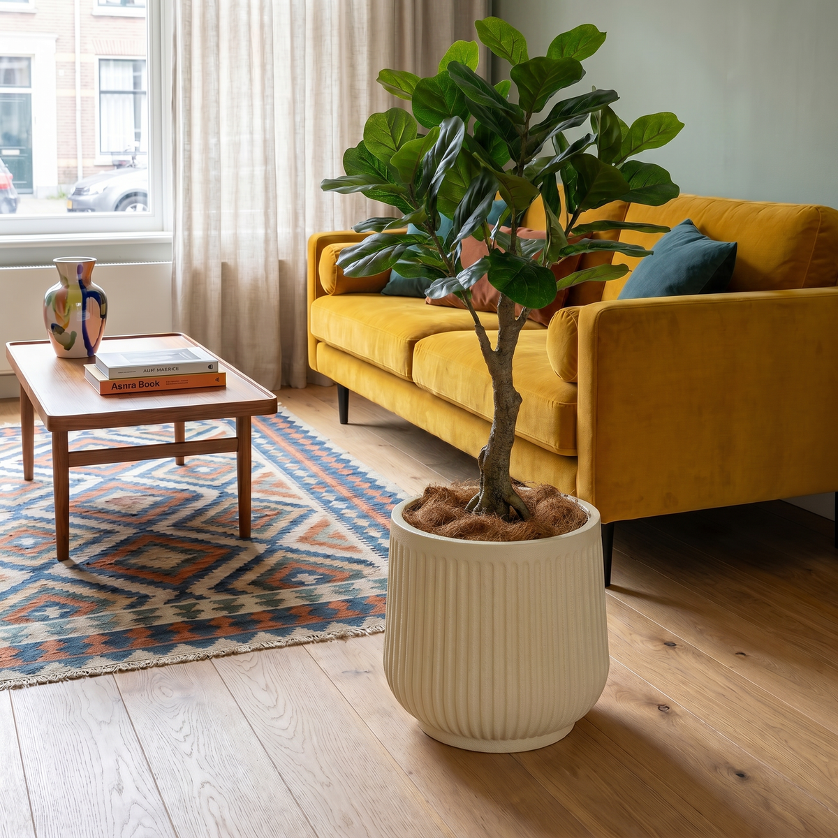 Plantenpot crème Ø38 cm LUNA in woonkamer met kunst ficus lyrata