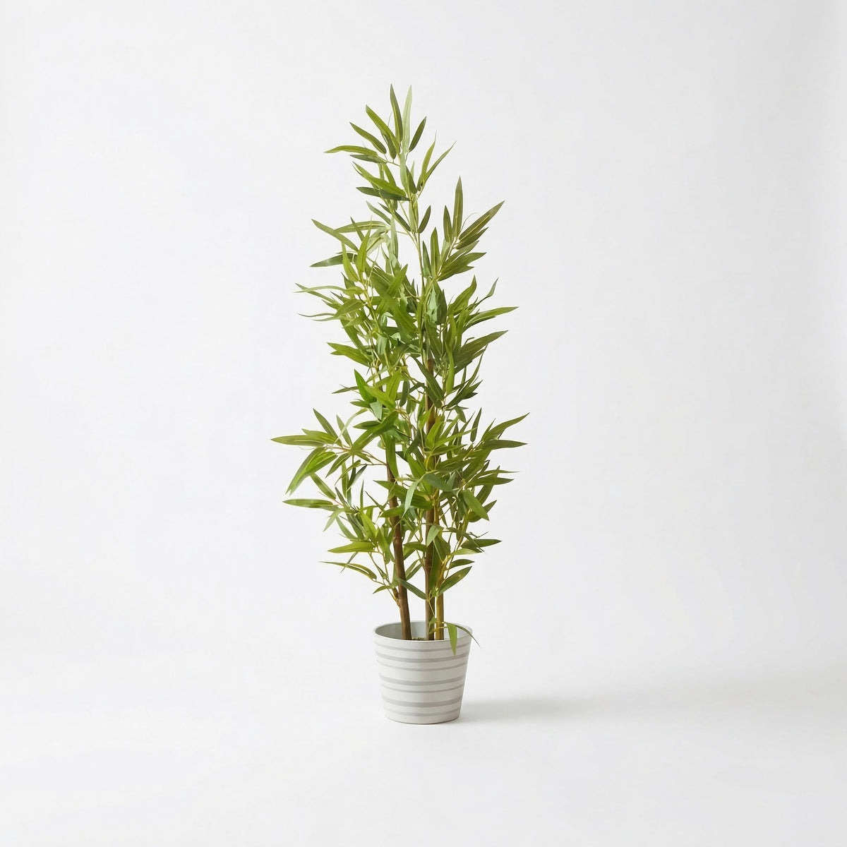 Kunst bamboe 120 cm, volledige plant op witte achtergrond