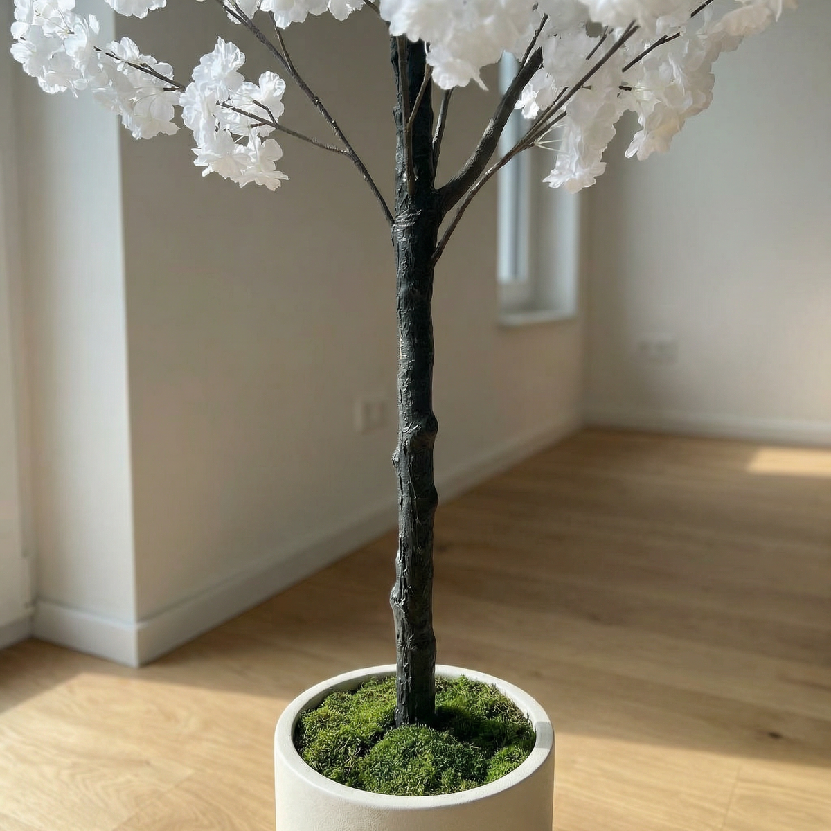 Kunst kersenbloesemboom wit 130–180 cm, close-up stam en pot met mos