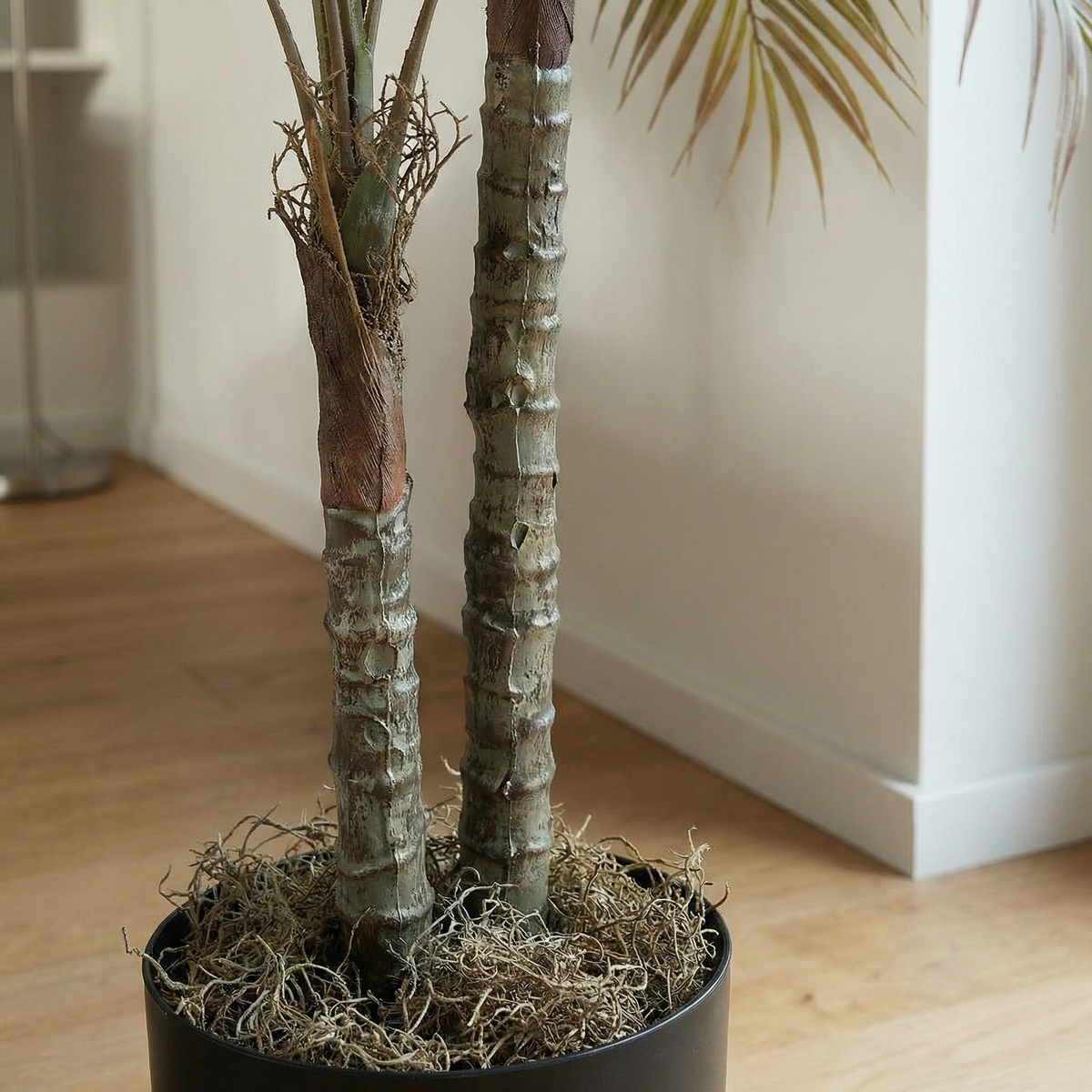 Kunstig phoenixpalme tør 150 cm, nærbillede af stammer og potte